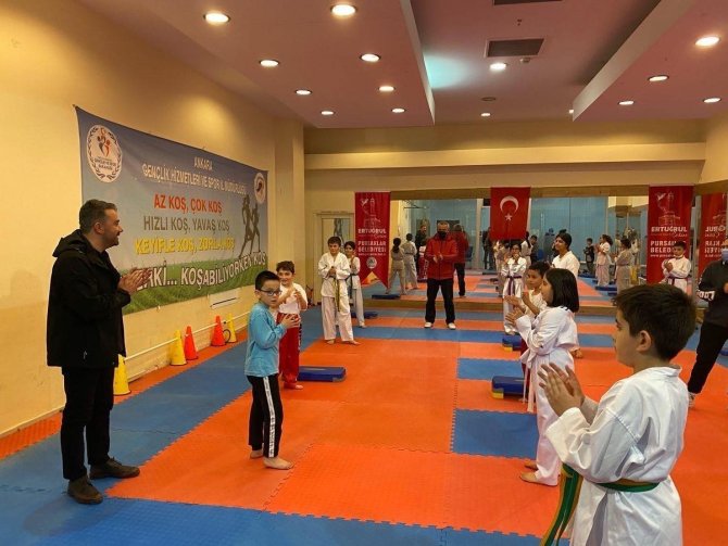 Başkan Ertuğrul Çetin Tekvandocuları Selamladı