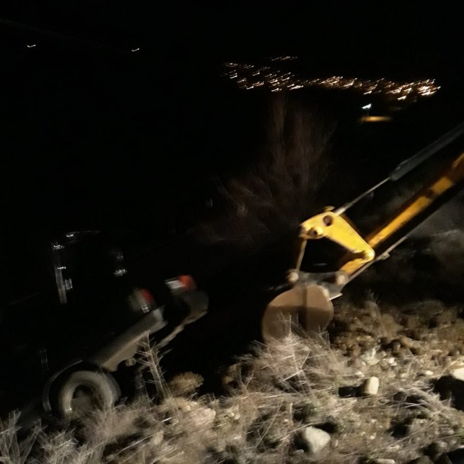 Otomobilini Kurtarmaya Çalışırken Canından Oldu