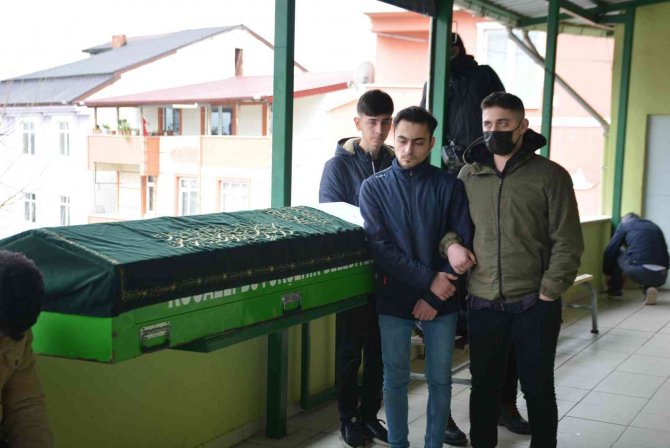 Fenerbahçe - Trabzonspor Maçını İzlerken Kalp Krizi Geçiren Genç Son Yolculuğuna Uğurlandı