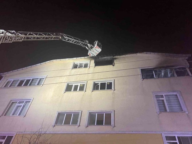 Dubleks Daire Alev Alev Yanarak Kullanılamaz Hale Geldi