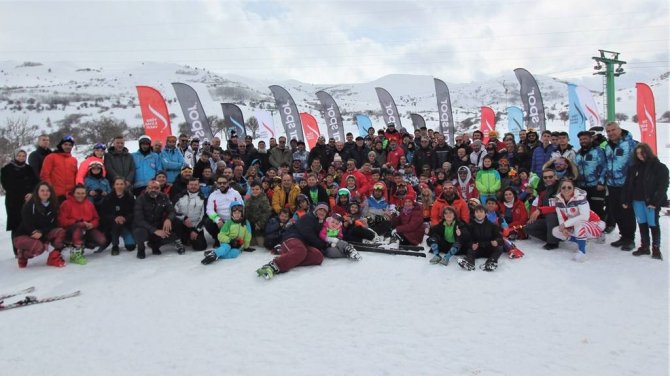 Kop Kayak Merkezi’nde Düzenlenen Kayak Yarışları Nefes Kesti