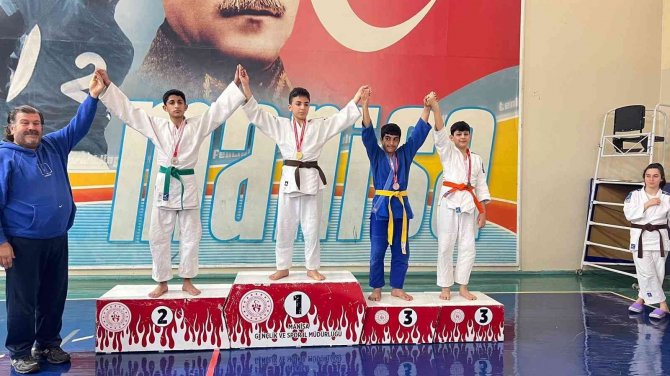 Manisa’da Anadolu Yıldızlar Ligi Judo İ̇l Seçmeleri Yapıldı