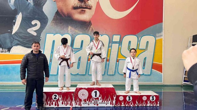 Manisa’da Anadolu Yıldızlar Ligi Judo İ̇l Seçmeleri Yapıldı
