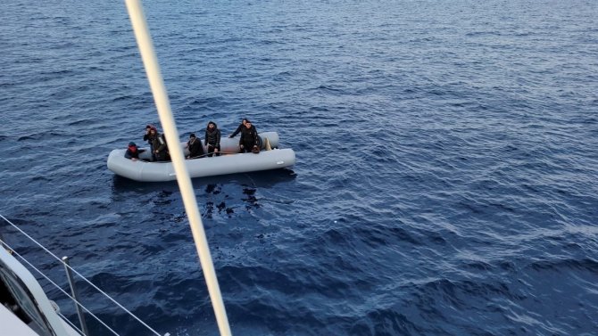 Ölüme Terk Edilen 46 Düzensiz Göçmen Kurtarıldı