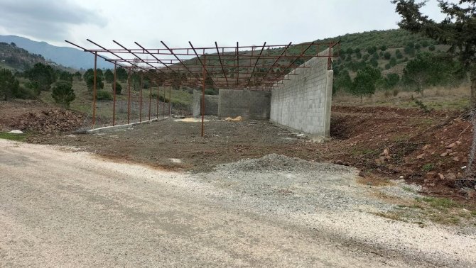 Mezarlık İnşaatından Profil Demirler Çalındı