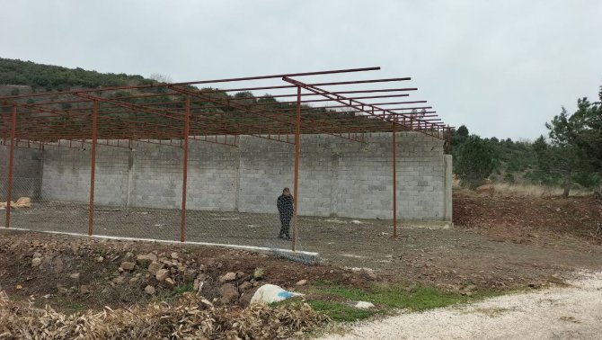 Mezarlık İnşaatından Profil Demirler Çalındı