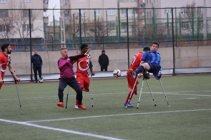 Başkan Çolakbayrakdar Ampute Takımının Maçını İzledi