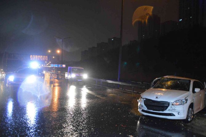 Tem Otoyolu’nda Cip İle Otomobil Çarpıştı, 1’i Ağır 2 Kişi Yaralandı