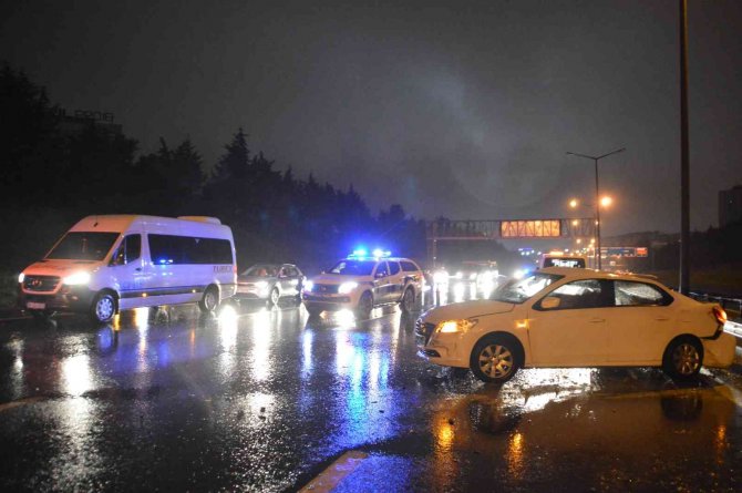 Tem Otoyolu’nda Cip İle Otomobil Çarpıştı, 1’i Ağır 2 Kişi Yaralandı