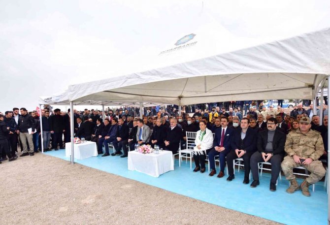 Bismil’de Bin 500 Kişiye İş İmkanı Sağlayacak 5 Tekstil Fabrikasının Temeli Atıldı