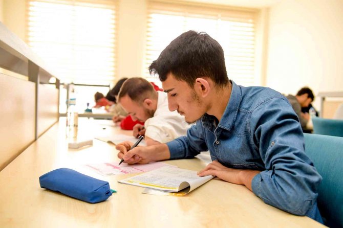 Kütüphanelerde Tyt Hazırlığı