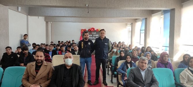 Van’da Öğrenciler İnternet Kullanımı Konusunda Bilgilendirildi