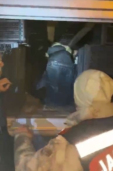 Sebze Kasalarının Arkasına Gizlenmiş Vaziyette 70 Göçmen Yakalandı