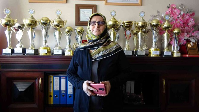 28 Şubat Mağduru Ayten Hoca, Yüksekova’nın En Başarılı Müdiresi Oldu