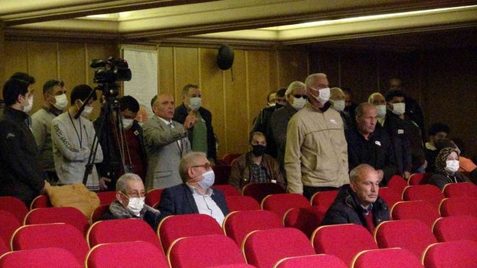 Engelliler Belediye Meclisini Basıp Tehditler Savurdu