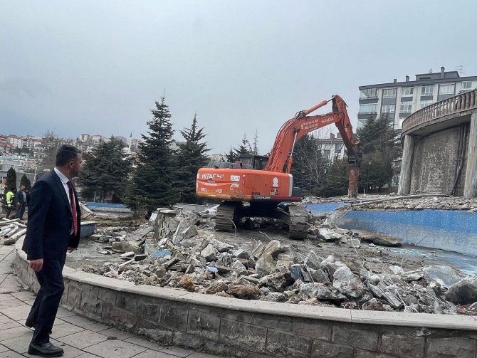 Pursaklar’da Parklar Yenilenmeye Devam Ediyor