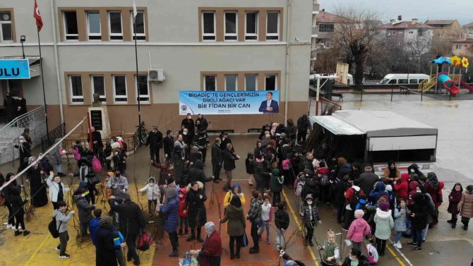 15 Bin Fidan Öğrencilerle Buluştu