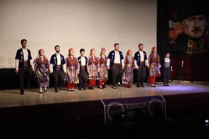Bandırma’da Kadın - Der ’Den Anlamlı Gösteri