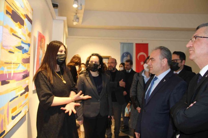 Çorumlu Kadın Ressamların Sergisi Beğeni Topladı