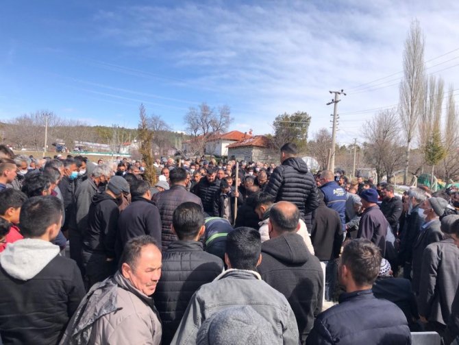 Traktör Römorkunun Altında Kalan İşçi Hayatını Kaybetti