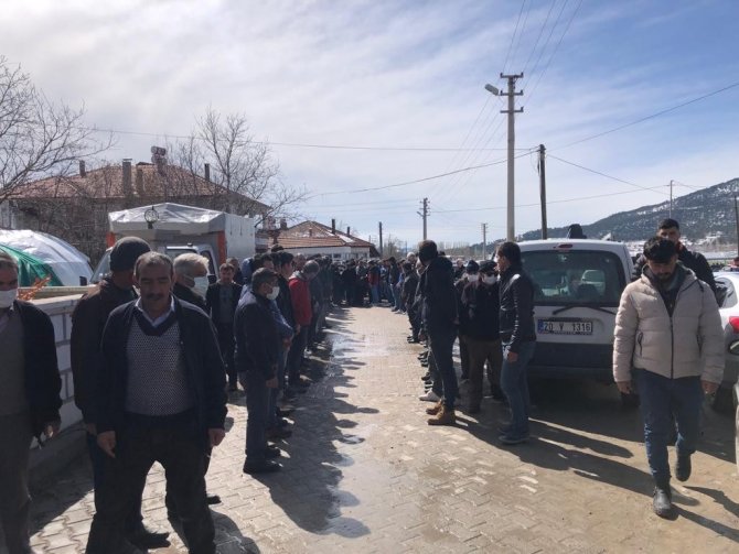 Traktör Römorkunun Altında Kalan İşçi Hayatını Kaybetti
