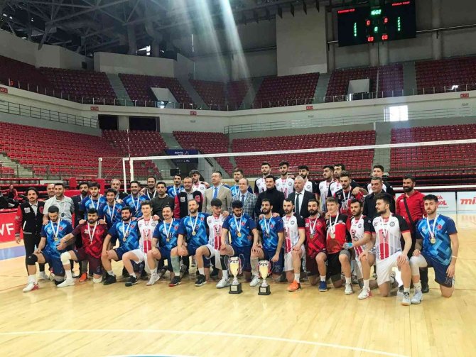 Yenişehir Belediyesi Voleybol Takımı 1. Lig’e Yükseldi