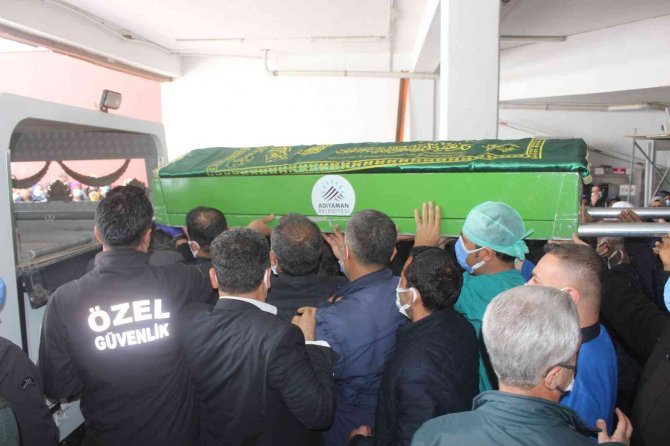 Kocası Tarafından Öldürülen Kadın Son Yolculuğuna Uğurlandı