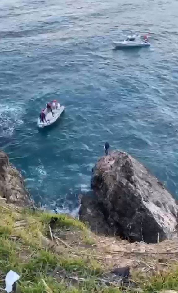 Balık Avlarken Falezlerde Mahsur Kalan Amatör Balıkçı İçin Kurtarma Operasyonu