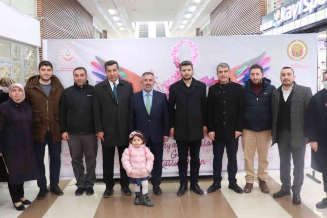 İ̇l Başkanı Yıldırım, Kadınlar Günü İçin Düzenlenen Sergiyi Gezdi