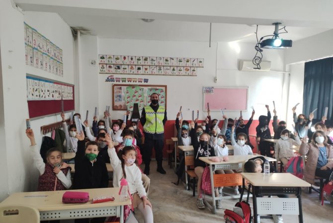 Jandarmadan Bin 130 Öğrenciye Seminer