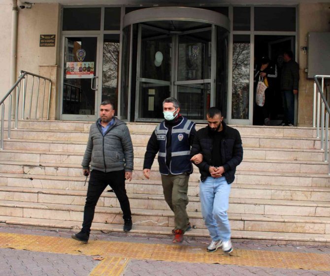 Aranan Şahıslar Yakalandı