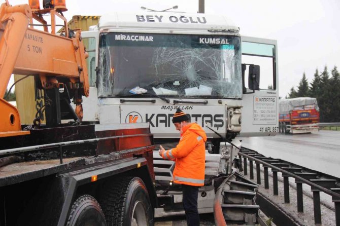 Kocaeli Tem Otoyolu’nda Kaza: 2 Yaralı