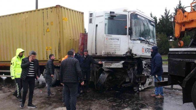 Kocaeli Tem Otoyolu’nda Kaza: 2 Yaralı