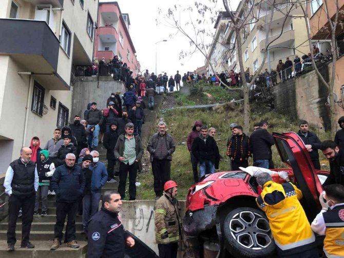 Maltepe’de Feci Kaza: 25 Metreden Çocuk Parkına Uçtu
