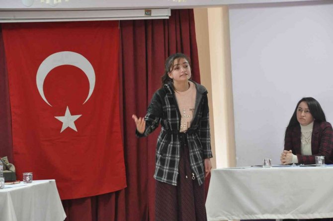 Bulanık’ta “İ̇stiklal Marşı’nı Güzel Okuma” Yarışması