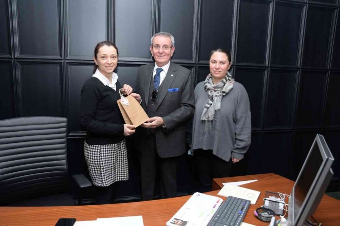 Başkan Murzioğlu’ndan Personele ‘Dünya Kadınlar Günü’ Hediyesi