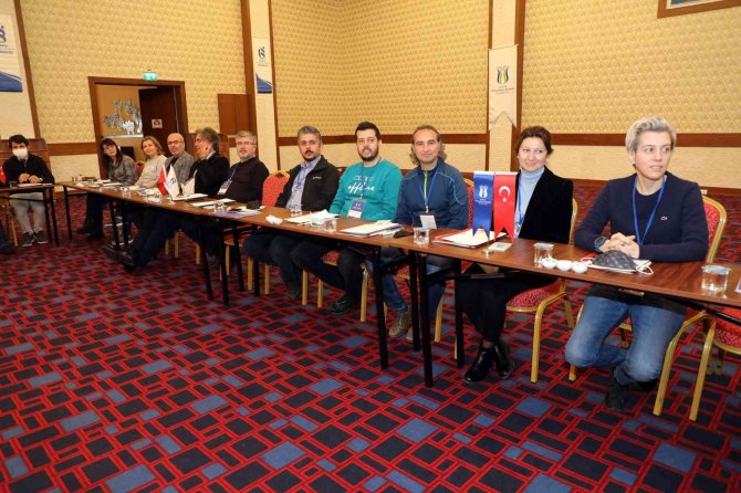 +1 Eğitim Modeli Pozitif Ayrıştırıyor