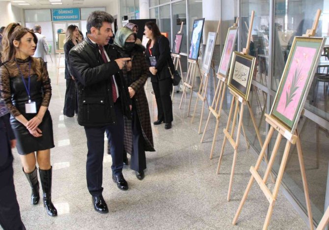 Üniversitede ’’Kadın’’ Konulu Sergi