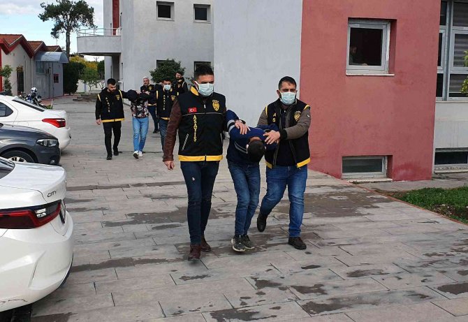 Narenciye Hırsızları Yakalandı