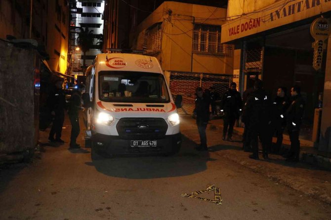 Sokakta Bir Kişi 4 Yerinden Tabanca İle Vurulmuş Halde Bulundu