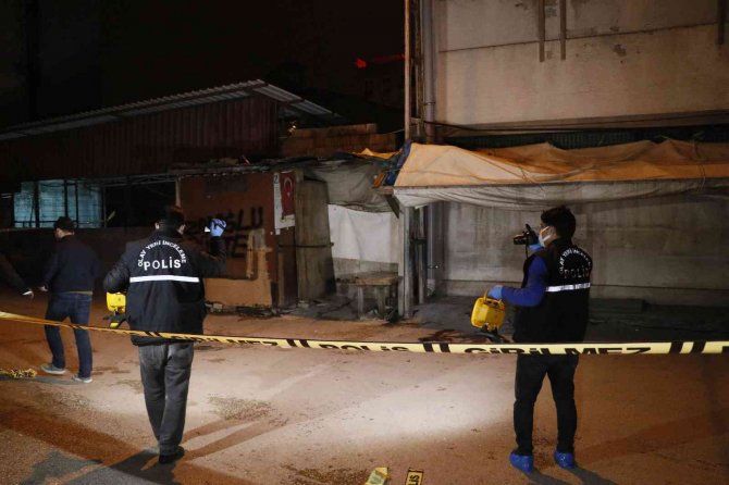 Sokakta Tabancayla Vurulmuş Halde Bulunan Kişi Öldü