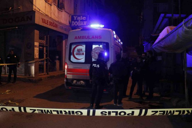 Sokakta Tabancayla Vurulmuş Halde Bulunan Kişi Öldü