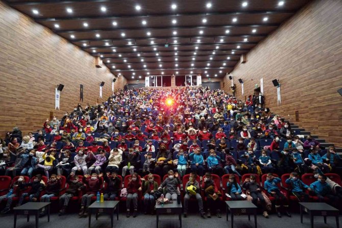 Uluslararası Altıeylül Tülütabak Tiyatro Festivali Devam Ediyor