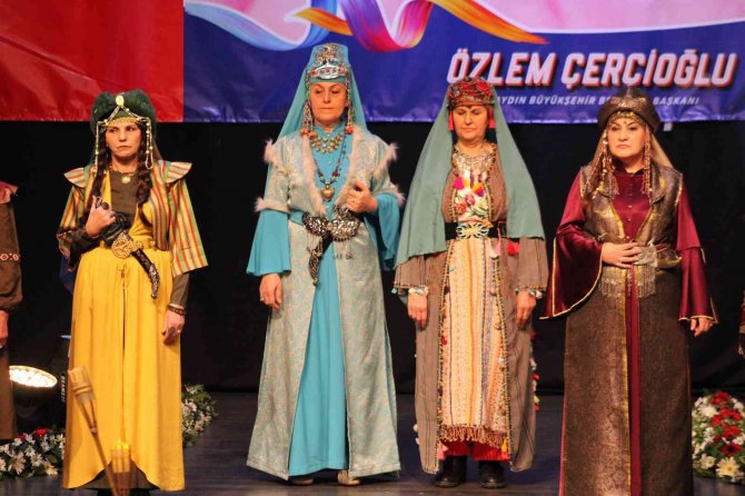 "Kahraman Türk Kadınları" İsimli Defile Göz Doldurdu