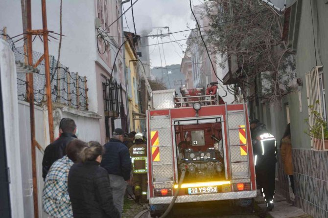 Ayvalık’ta Ev Yangını Korkuttu