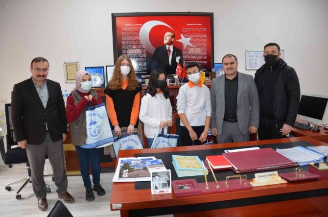 Başkan Doğan, Başarılı Öğrencileri Ödüllendirdi