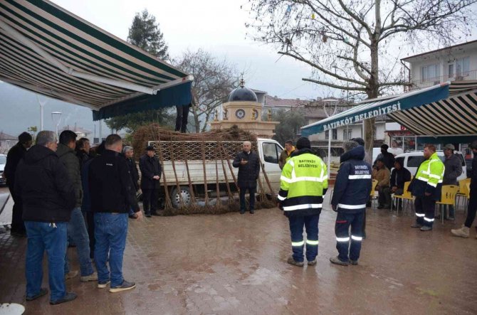 Bilecik’te 4 Bin 150 Adet Cennet Hurması Dağıttı