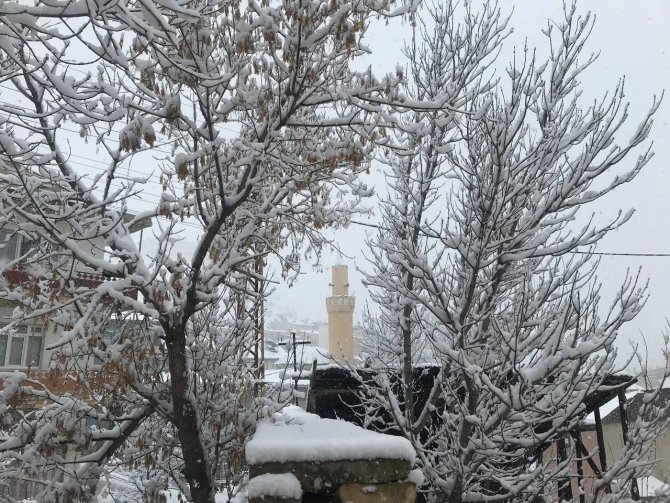 Bayburt’ta Soğuk Hava Ve Kar Yağışı Etkili Oluyor