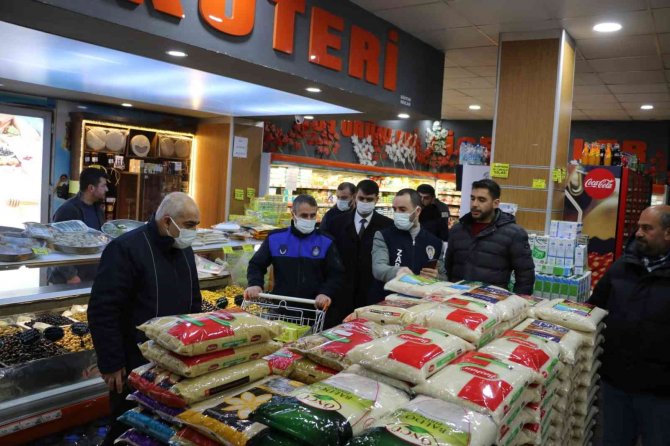 Bitlis Belediyesi Ekiplerinden Market Denetimi