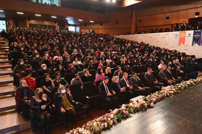 Bursa’da Münazara Turnuvasında Şampiyon Belirlendi